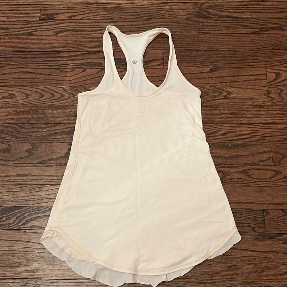 Lululemon tank.